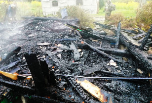 В Ярцевском районе Смоленской области полностью сгорела дача