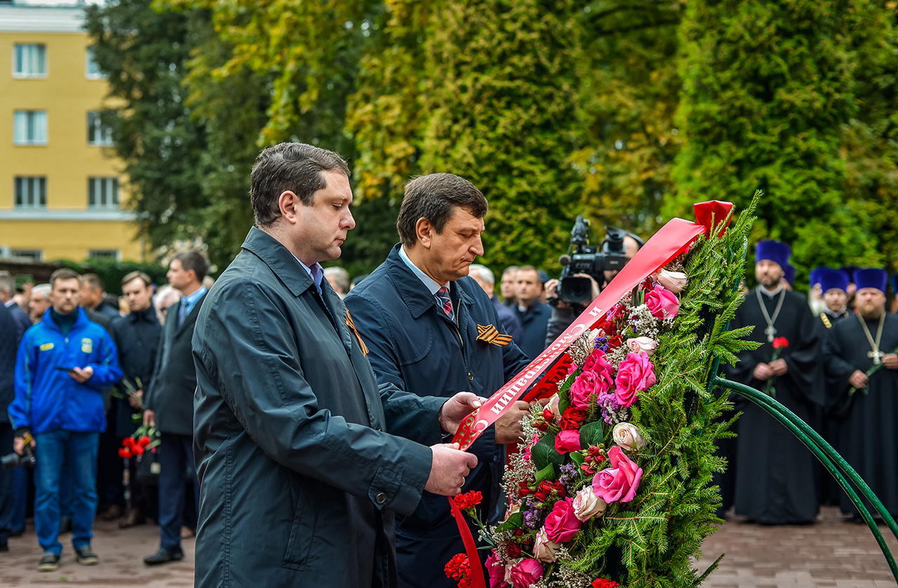 Губернатор принял участие в митинге, посвященном 79-летию освобождения Смоленщины