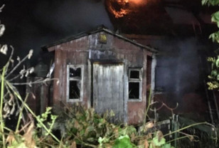 В Рославле хозяин загоревшегося дома получил сильные ожоги