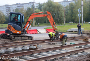 В Смоленске на улице Рыленкова идет ремонт трамвайных переездов