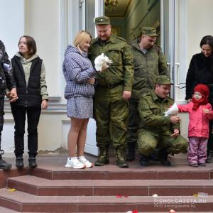 В Смоленском областном Дворце бракосочетания заключают браки мобилизованные защитники Отечества