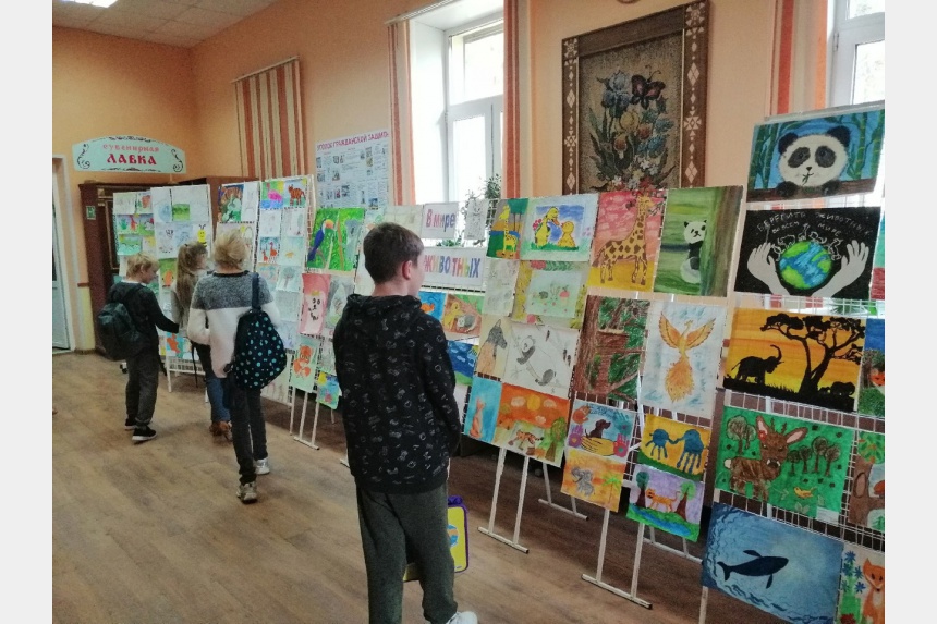 В Смоленске открылась выставка детского рисунка, посвященная Дню защиты животных