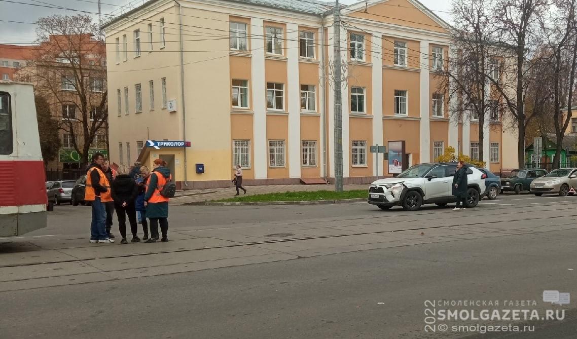 В Смоленске на улице Николаева произошла авария