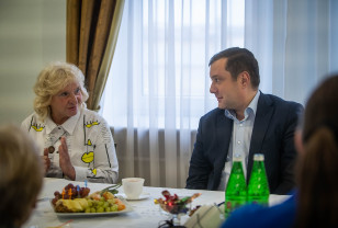 Губернатор Смоленской области провёл рабочую встречу с волонтёрами из «Молоды Душой»
