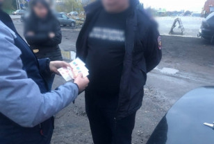 В Смоленске сотрудник ГИБДД попался на взятке