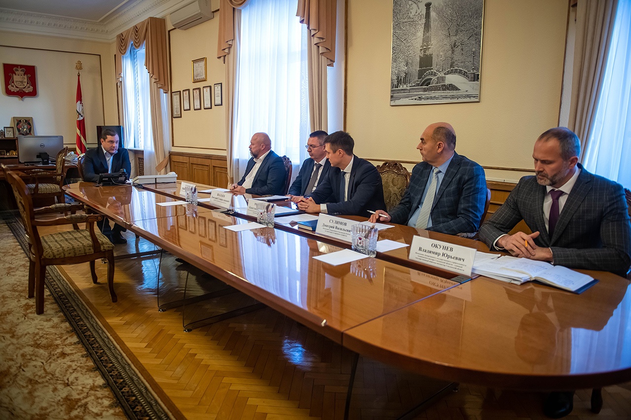 Губернатор Смоленской области обсудил вопросы строительства с профильным блоком администрации