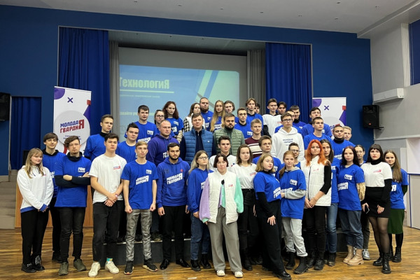Смоленские молодогвардейцы запустили студенческую политшколу «ТехнологиЯ»