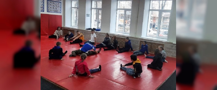Спецназ смоленского УФСИН провёл спортивный урок с воспитанниками детского дома