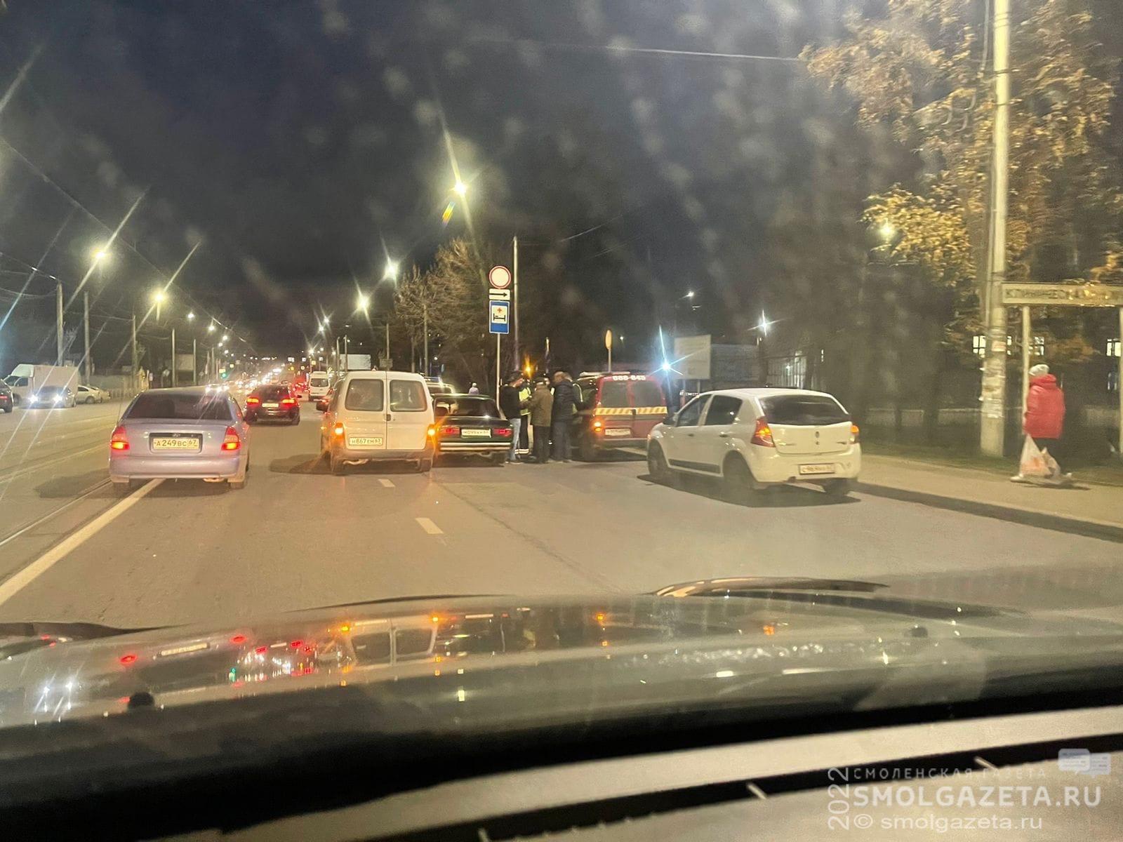 В Смоленске на улице Фрунзе произошла массовая авария