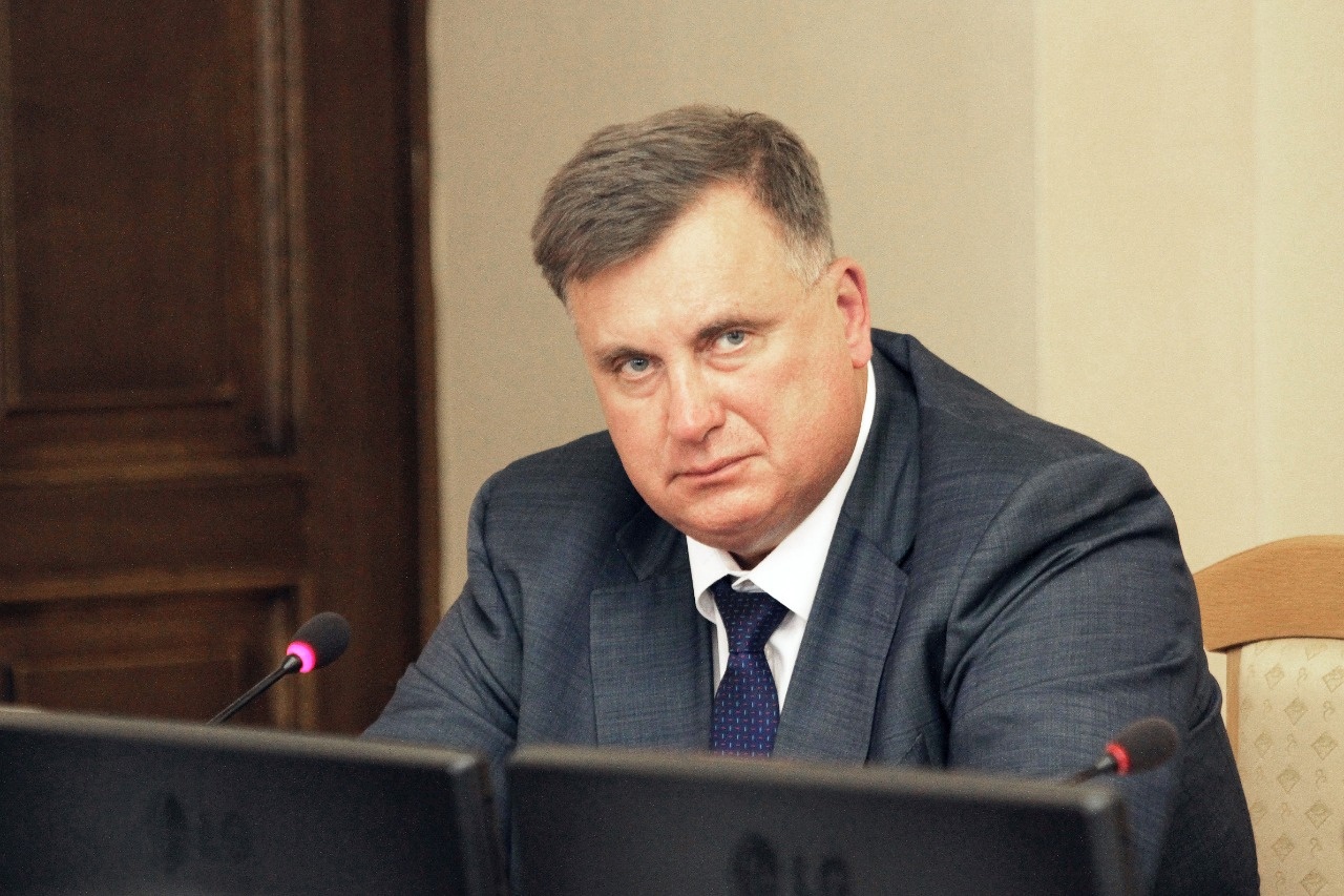 Председатель Смоленского городского Совета Анатолий Овсянкин поздравляет смолян с Днём народного единства