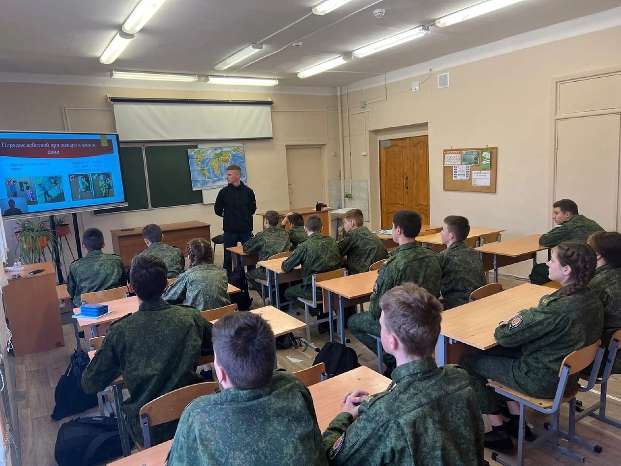 В Смоленском кадетском корпусе пройдут классные часы, посвященные Дню народного единства