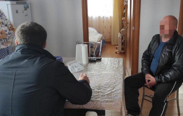 Сотрудники смоленского УФСБ задержали госслужащего, который скрывался в Крыму от правоохранителей