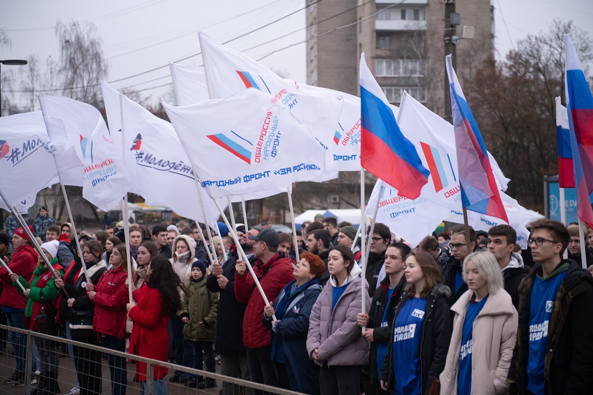 В Смоленске прошёл торжественный митинг в поддержку проведения спецоперации