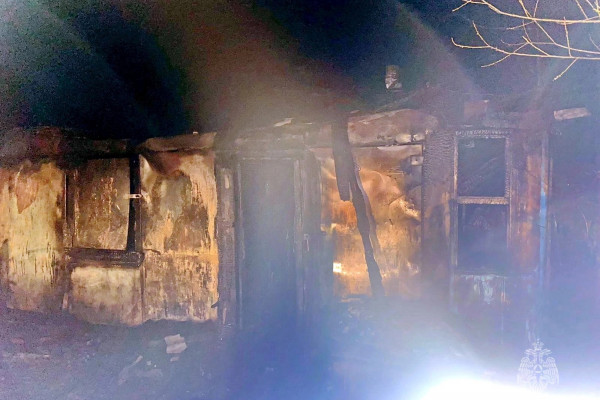 В Вяземском районе в сгоревшем дачном доме обнаружили труп