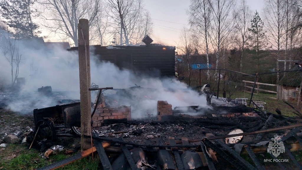 Три человека погибли при пожаре в городе Сафоново Смоленской области