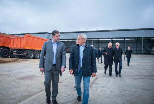 Губернатор ознакомился с работой нового комплекса по переработке зерновых культур в Руднянском районе