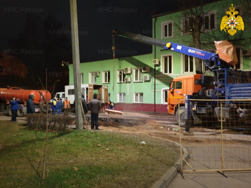 В Смоленске продолжаются работы по ликвидации коммунальной аварии