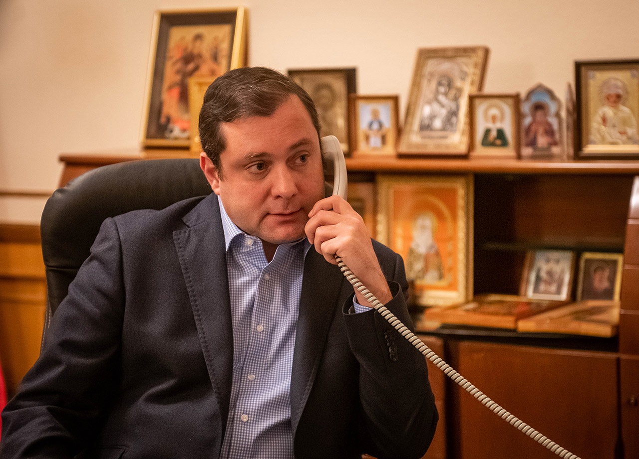 Алексей Островский сделал контрольные звонки обратившимся в Центр поддержки семей мобилизованных граждан