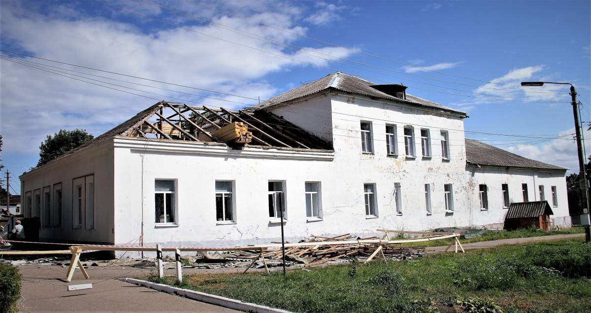 Дом Культуры в Хиславичском районе Смоленской области обновляют при поддержке Сергея Неверова