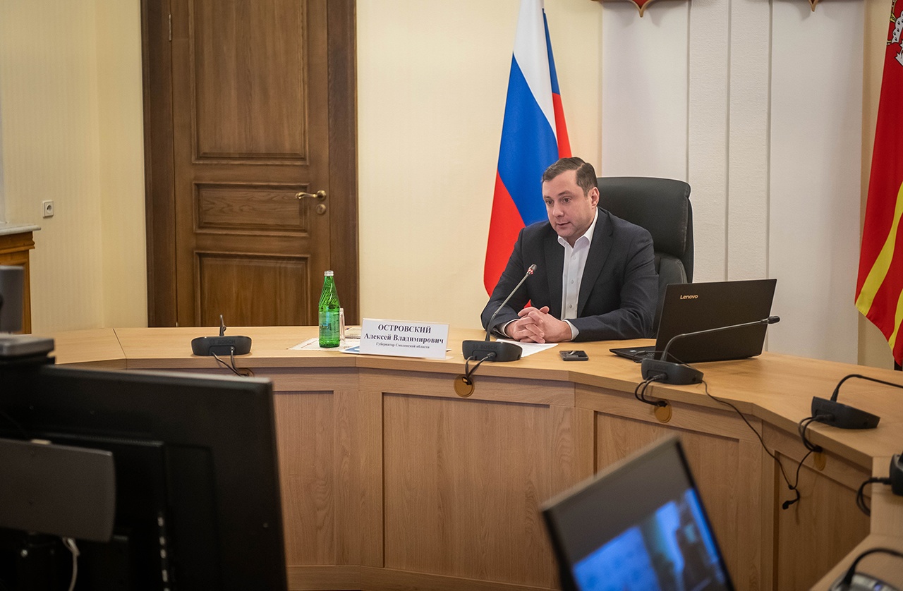 Губернатор Алексей Островский проводит прямой эфир с жителями Ершичского района