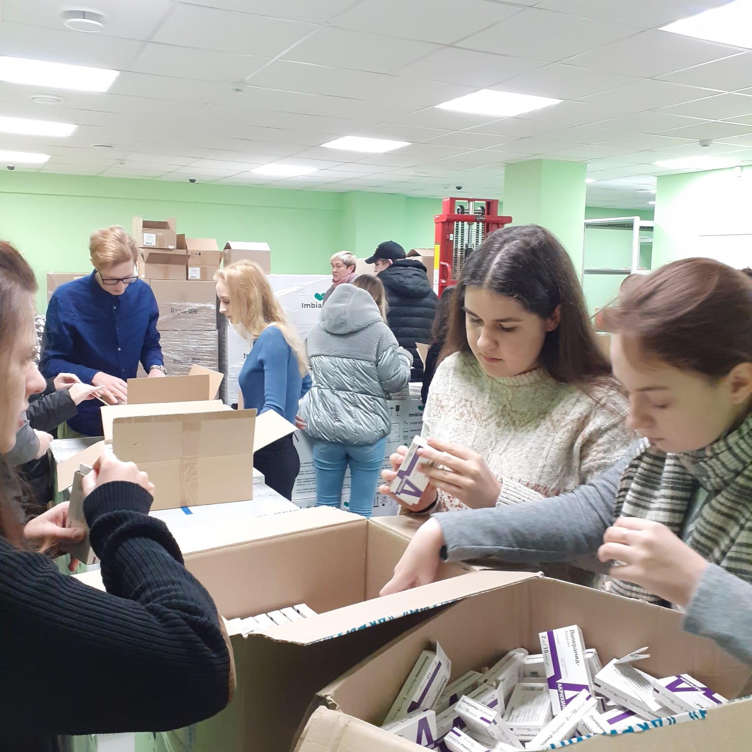 В Смоленской области продолжается работа по сбору помощи военнослужащим-участникам СВО