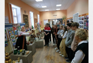 В Смоленске прошла выставка «История гнездовской керамики»