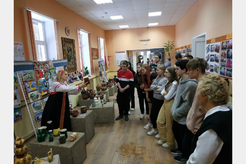 В Смоленске прошла выставка «История гнездовской керамики»