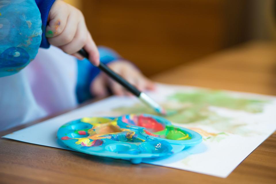 309 юных смолян приняли участие в конкурсе детских рисунков «Мир в радуге профессий»