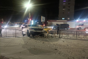 В Смоленске столкнулись Volkswagen Polo и Skoda Rapid