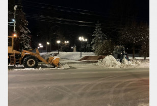 В Смоленске всё ещё продолжается уборка снега