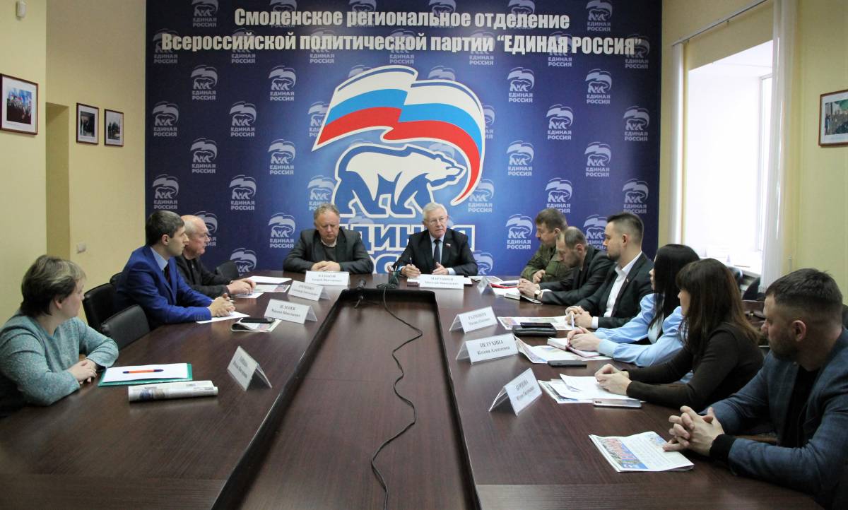 Сторонники «Единой России» обсудили начальную военную подготовку в смоленских школах 