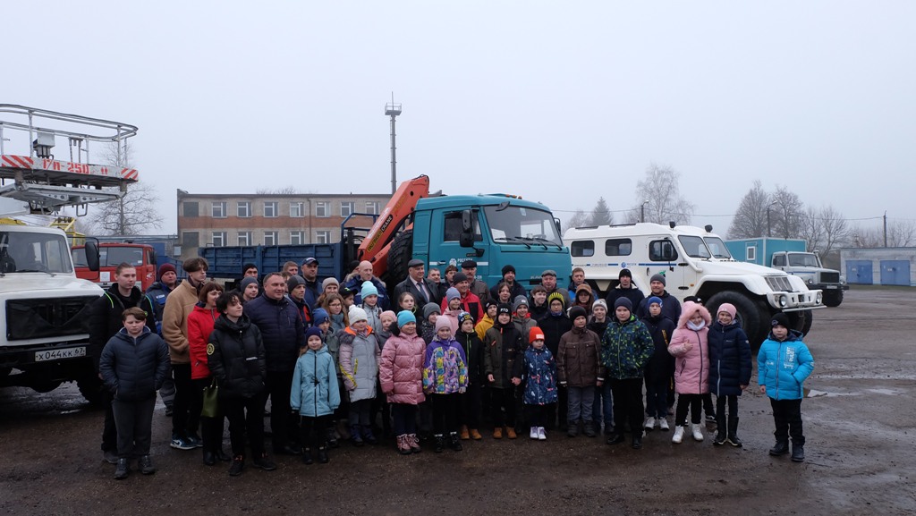 Более 250 детей сотрудников Смоленскэнерго познакомились с профессией своих родителей