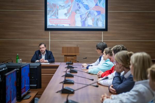 Губернатор провел встречу с делегатами I Съезда Российского движения детей и молодежи