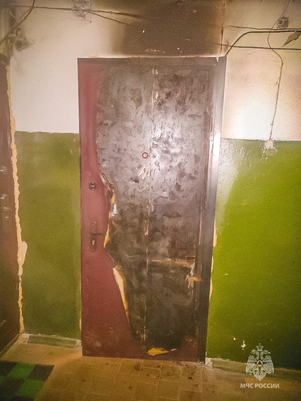 В Смоленске вновь горела входная дверь в квартиру