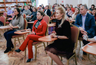 Сенатор Ирина Кожанова организовала встречу смолян с автором серии книг «Удивительная Русь»