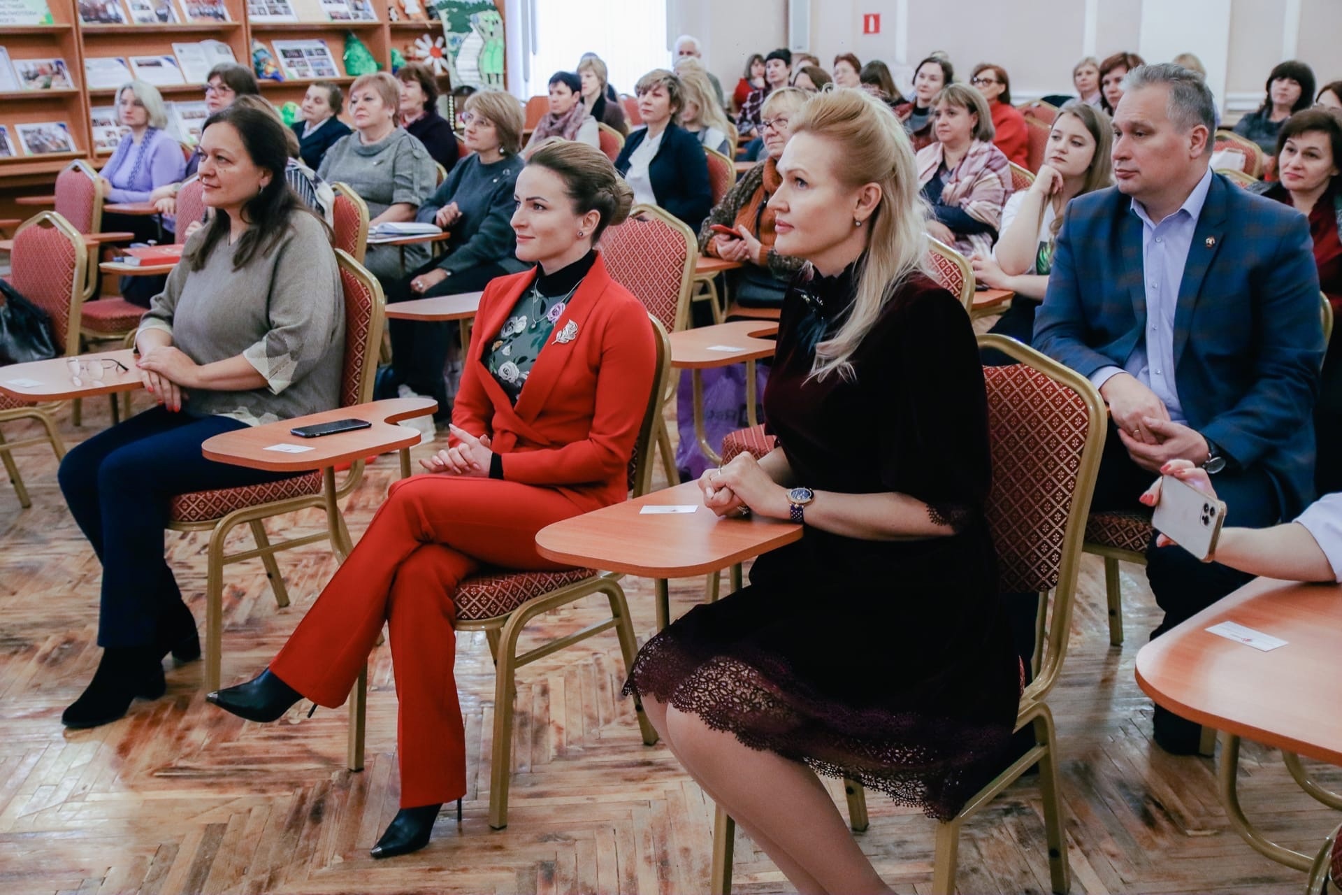 Сенатор Ирина Кожанова организовала встречу смолян с автором серии книг «Удивительная Русь»