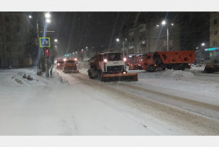 В Смоленске коммунальные службы устраняют последствия снегопада