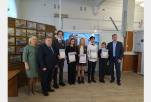 В Смоленске наградили победителей конкурсов по финансовой грамотности среди школьников