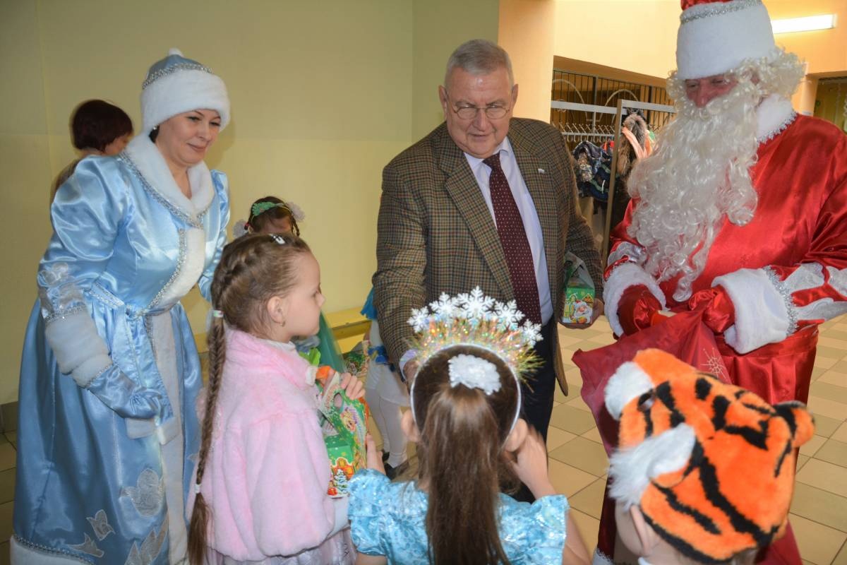 Смоленские единороссы организуют новогодние праздники для детей