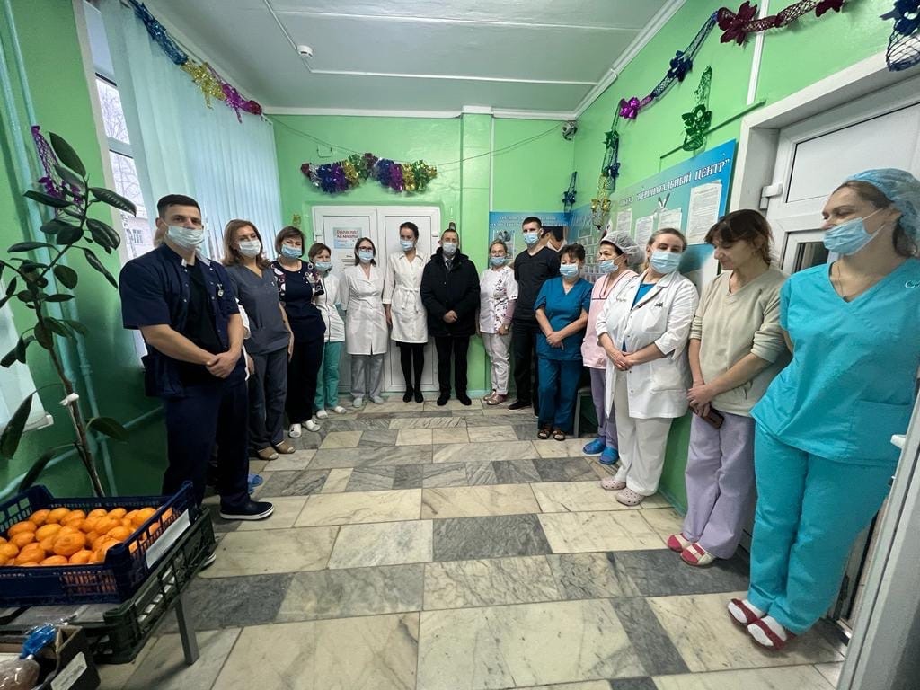 Депутат Смоленской областной Думы организовал праздничный обед для дежурных врачей