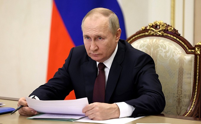 Президент России объявил о введении режима прекращения огня с 12:00 6 января до 24:00 7 января