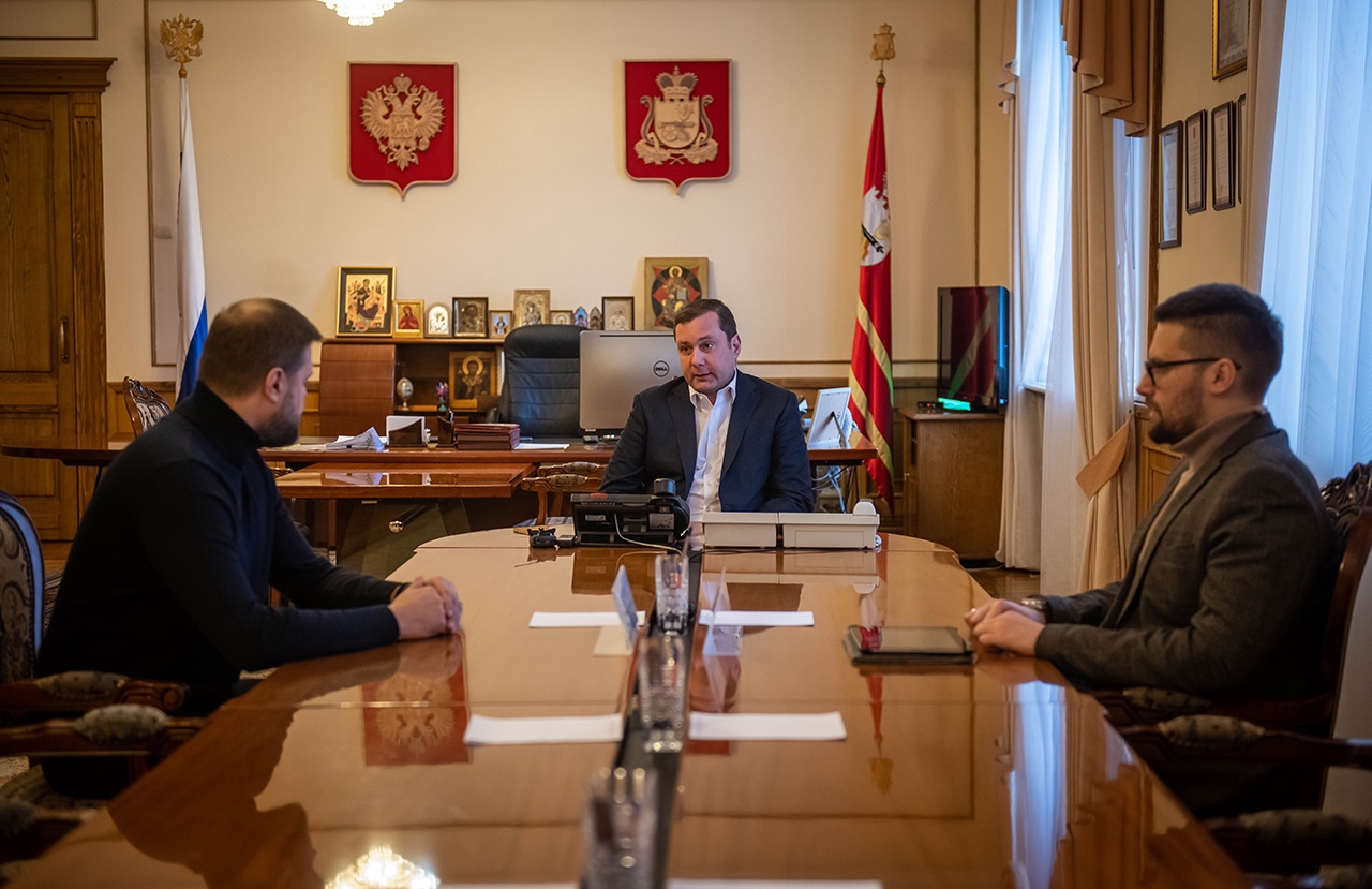 Губернатор Смоленской области провёл рабочую встречу с Артемом Туровым