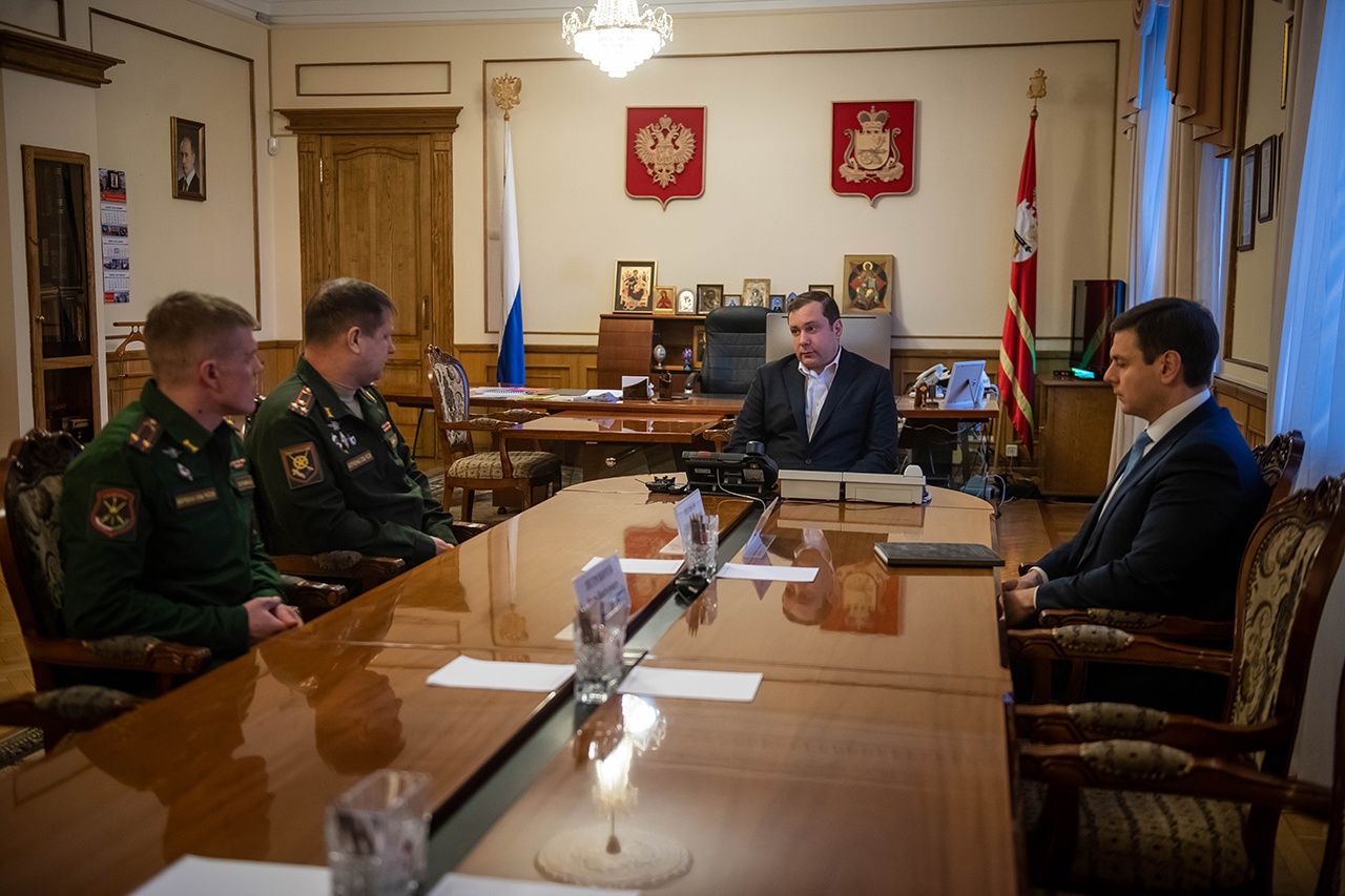 Губернатор провел встречу с командиром 144 гвардейской мотострелковой дивизии Алексеем Поляковым