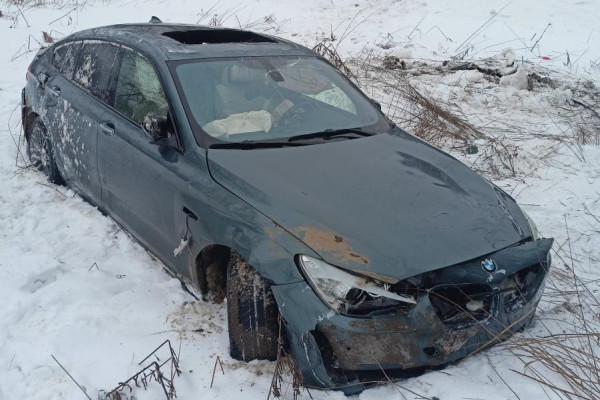 В Дорогобужском районе автомобиль марки «BMW» съехал в кювет и опрокинулся