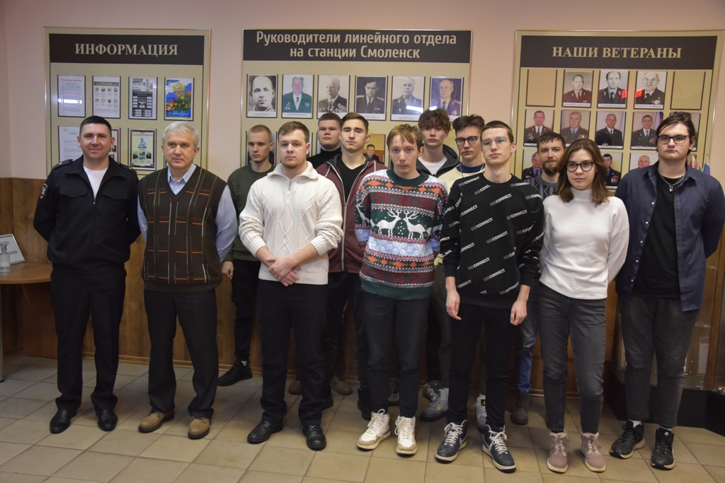 Участники акции «Студенческий десант» познакомились с работой линейного отдела МВД России на станции Смоленск 