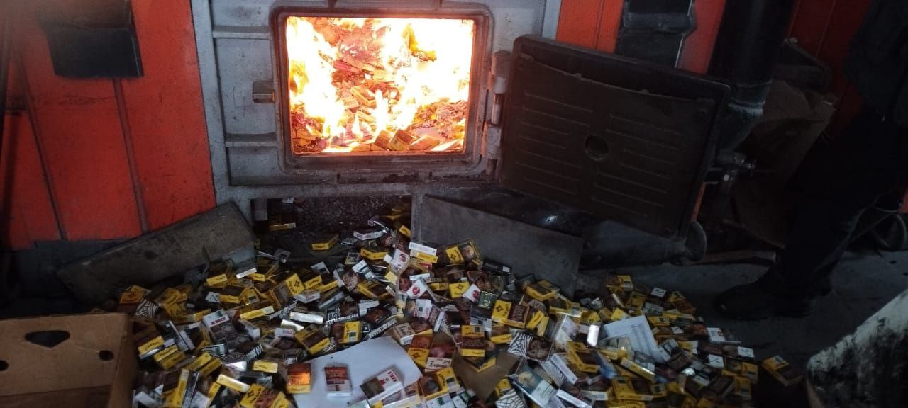 Транспортная полиция Смоленска ликвидировала 6000 пачек нелегальных сигарет