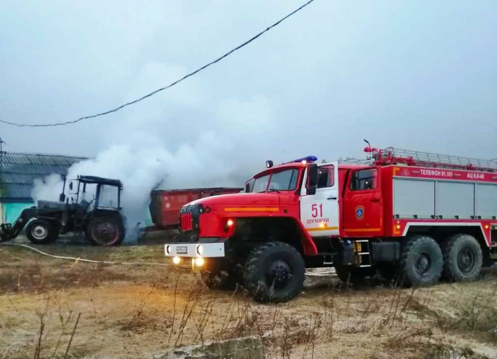 На ферме в Шумячском районе горел трактор
