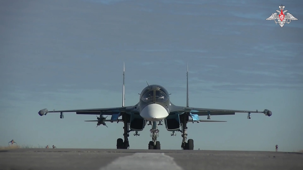 Минобороны РФ показало видеозапись боевой работы Су-34 в зоне СВО