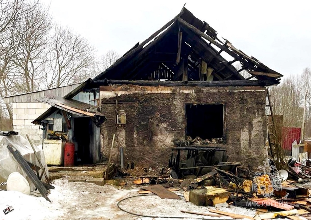 В Вяземском районе Смоленской области пожарным удалось спасти частный жилой дом