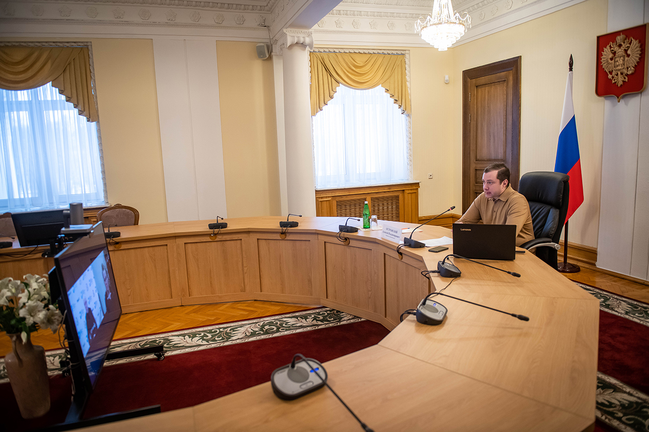 Алексей Островский ответил на вопросы жителей Угранского района в прямом эфире